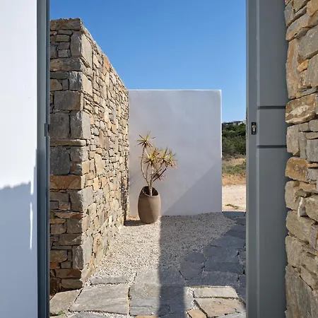 Iliada - Paros Escape *