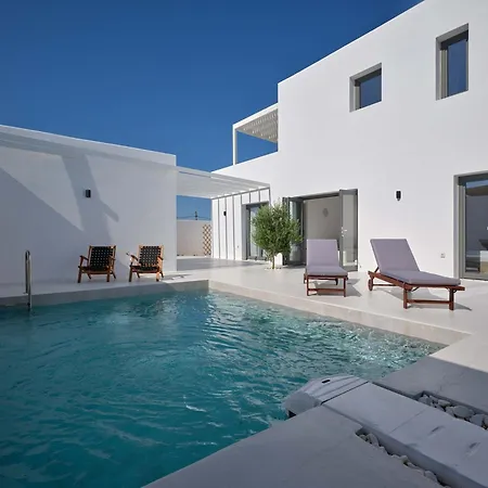 Iliada - Paros Escape *
